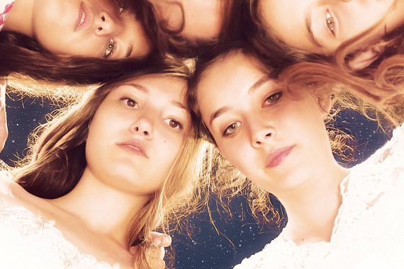 裸足の季節の結末は希望か？ 5人姉妹の脱出劇がヤバすぎる【ネタバレ考察】