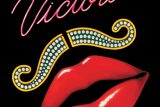 Victor/Victoria（ビクター/ヴィクトリア）のネタバレ考察：男装の女が男を惚れさせる、性と愛の境界線がぶっ壊れるコメディ