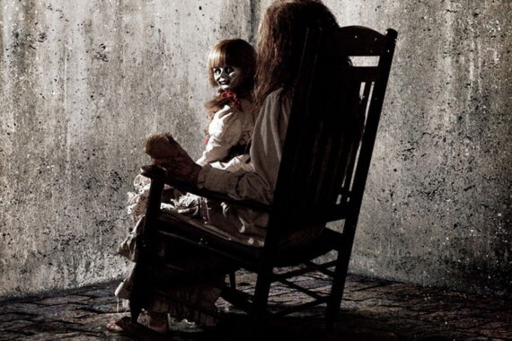 死霊館の結末がヤバすぎる…魔女の呪いと家族の地獄をネタバレ解説